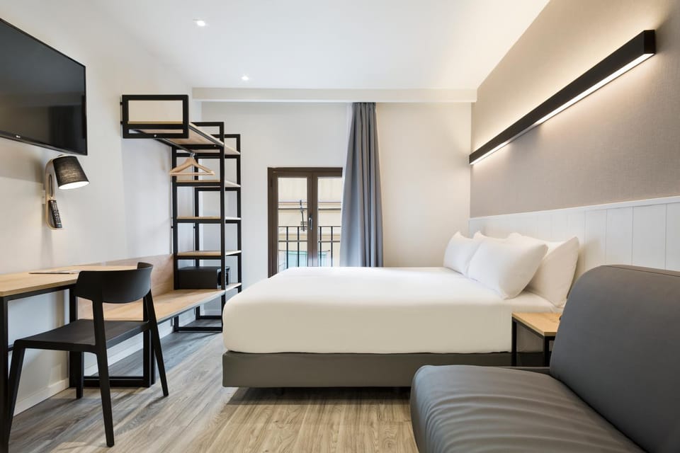 Bed, Photo of the whole room, Bedroom