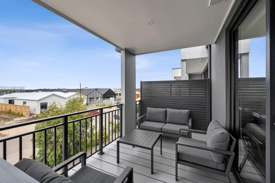 Wurrak Water View 20 House in Torquay