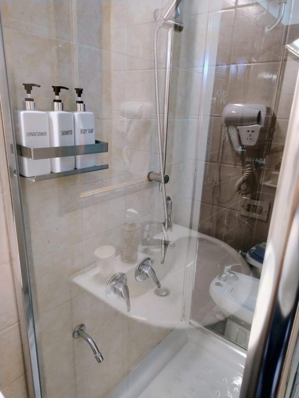 Shower, Toilet, Bathroom, towels