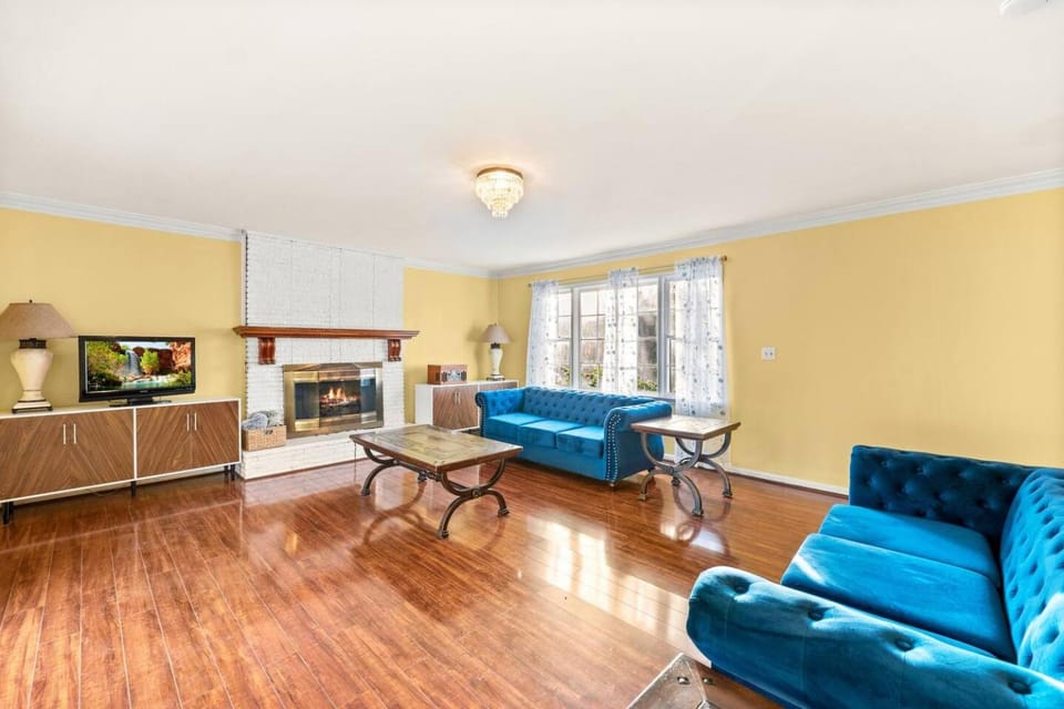 Living room, Seating area, pet friendly