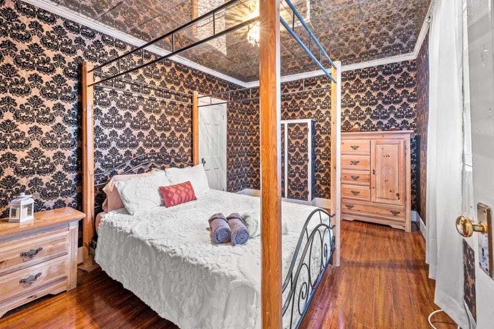 Bed, Bedroom