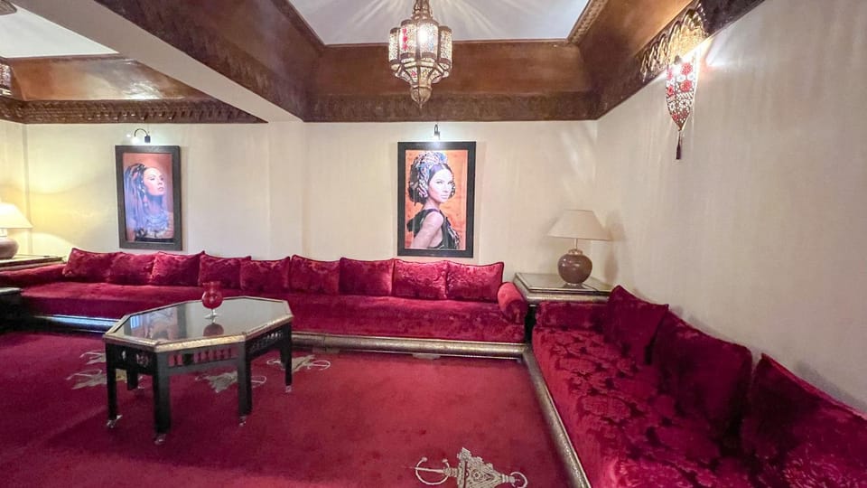 Living room, Seating area