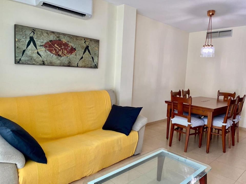 Communal lounge/ TV room, Living room, Dining area