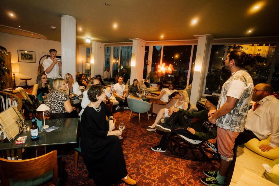 Restaurant/places to eat, People, Banquet/Function facilities, group of guests