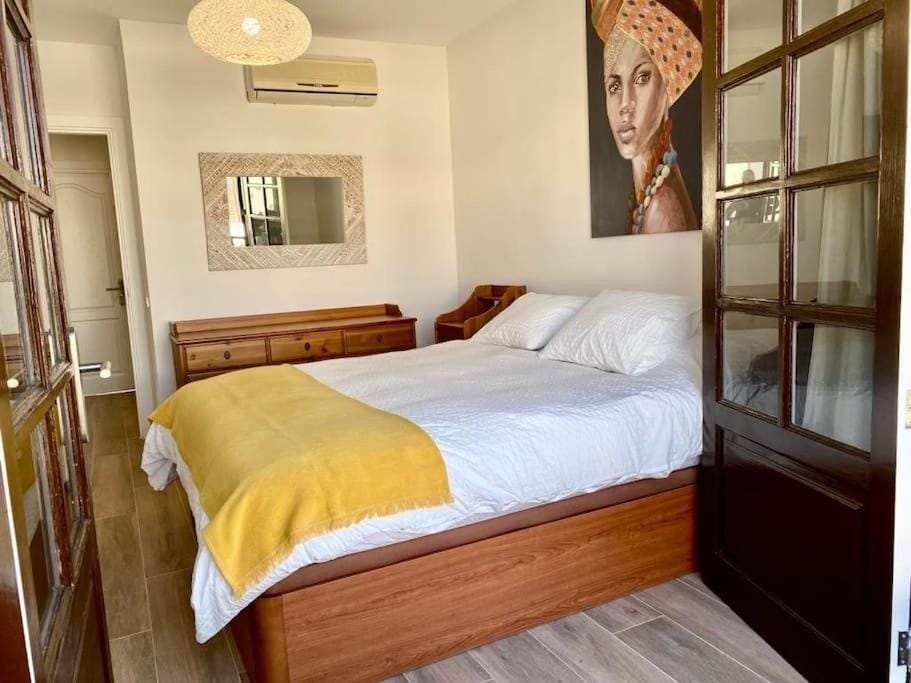 Bed, Bedroom, air conditioner