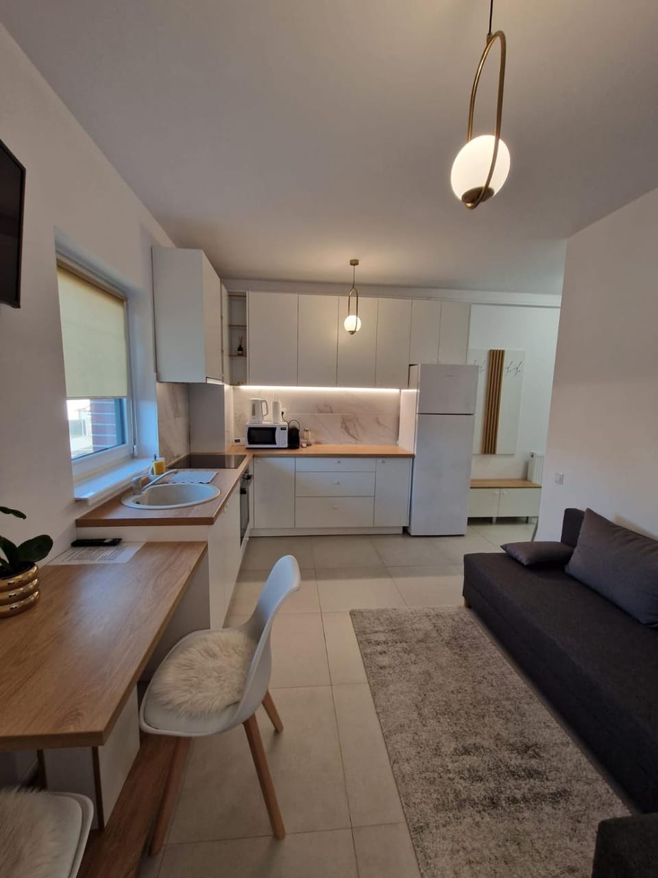 Dining area, minibar