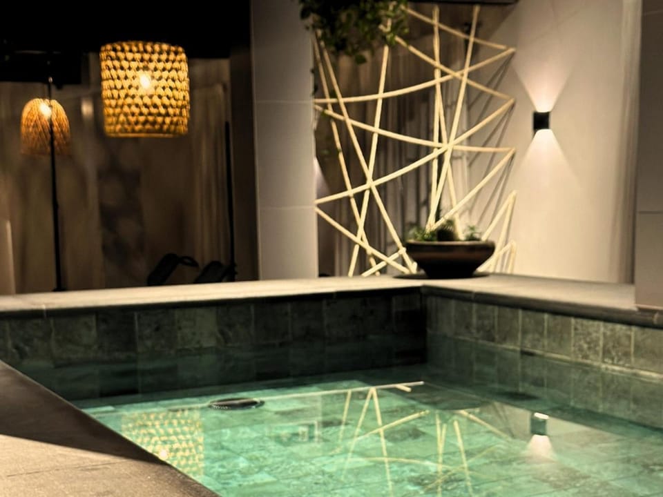 Property building, View (from property/room), Decorative detail, Floor plan, Landmark view, Pool view, Swimming pool, internet