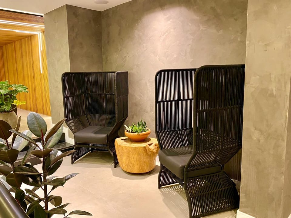 Nearby landmark, Restaurant/places to eat, Restaurant/places to eat, Living room, Lobby or reception, Decorative detail, Seating area, Floor plan, internet, locker, air conditioner