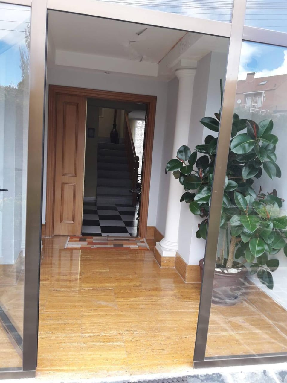 Facade/entrance