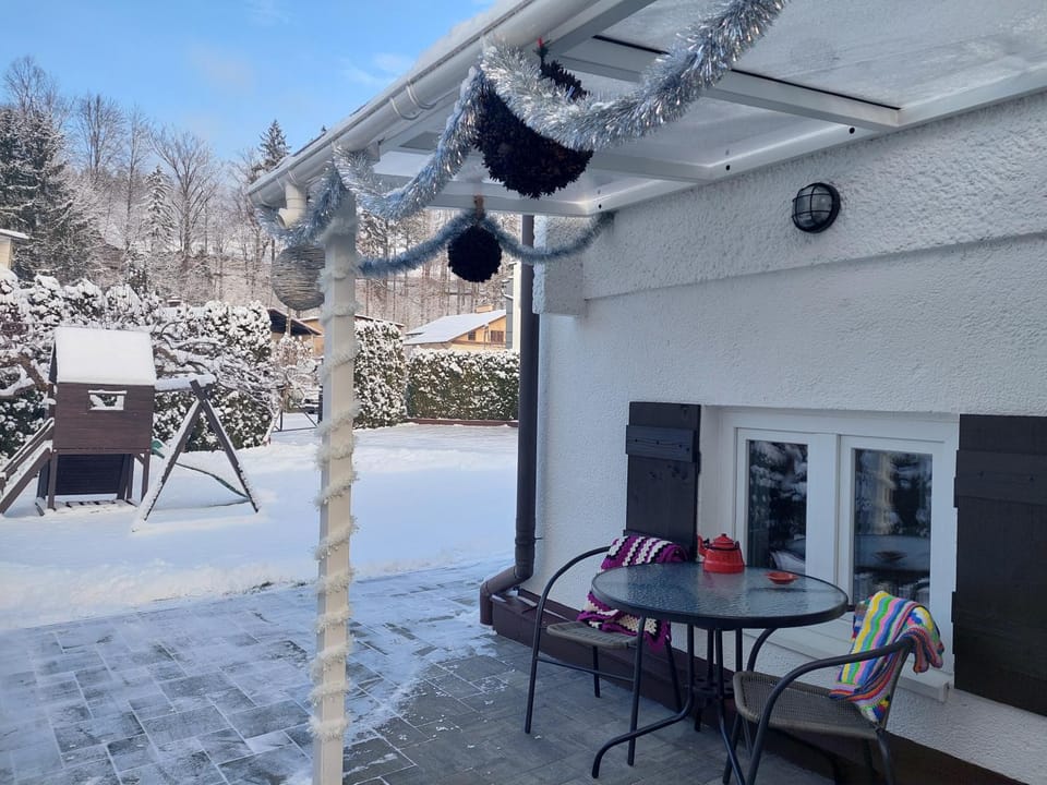 Property building, Patio, Winter, Balcony/Terrace