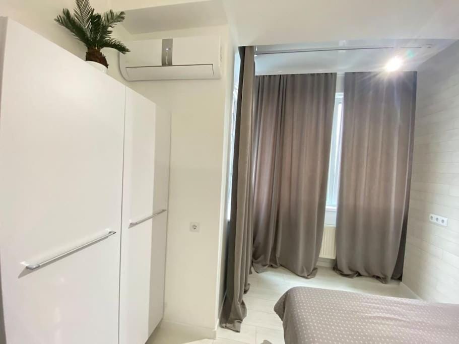 Bed, Photo of the whole room, Bedroom, wardrobe, air conditioner