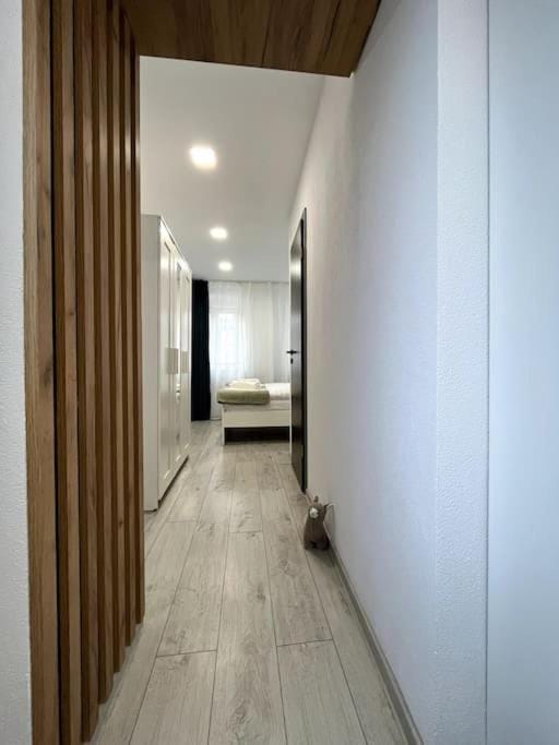 Photo of the whole room, Bedroom, wardrobe