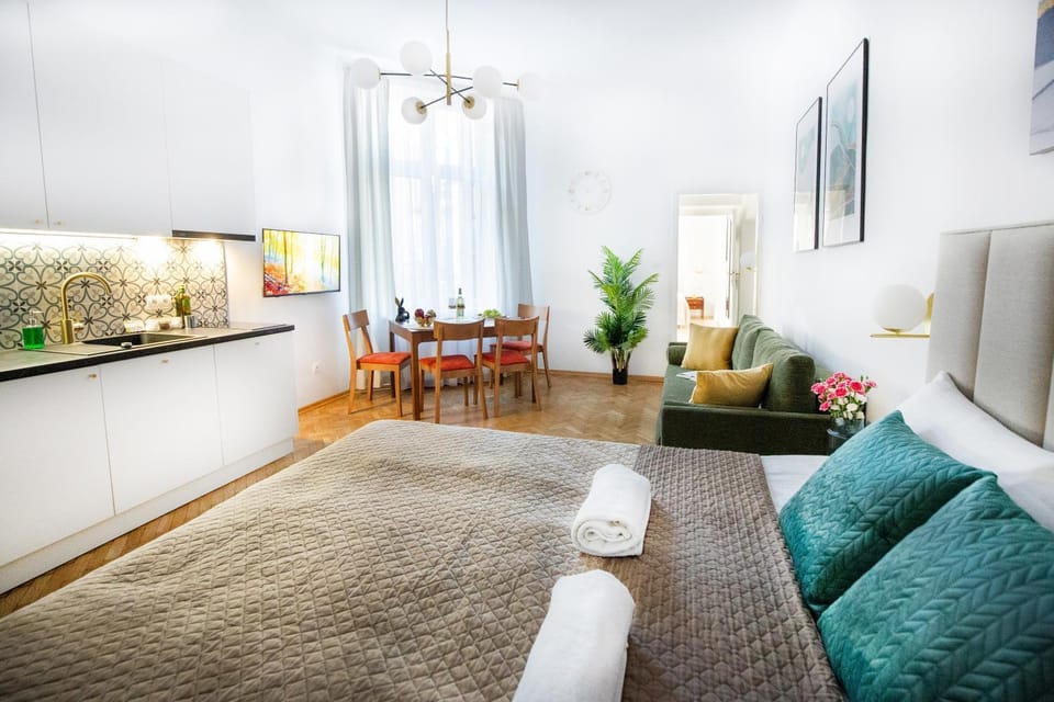 Bed, Kitchen or kitchenette, Photo of the whole room, Seating area, Dining area, Bedroom, towels