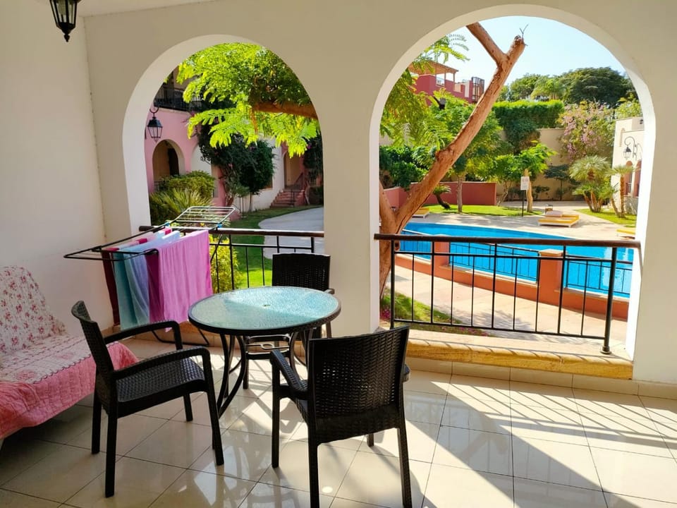 Garden, Balcony/Terrace, Seating area, Pool view, Swimming pool