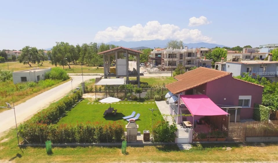 Property building, Bird's eye view, Garden, Balcony/Terrace, Beach, Street view, Location, acessibility