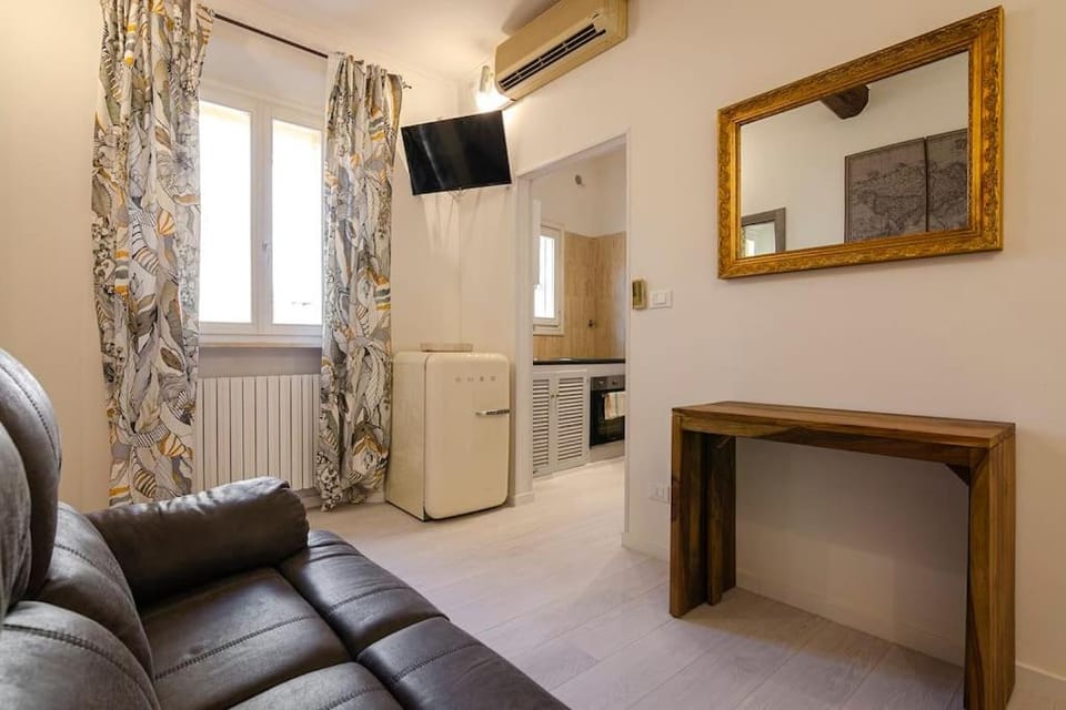 Canonica Home, in the Heart of the City Apartment in Bologna