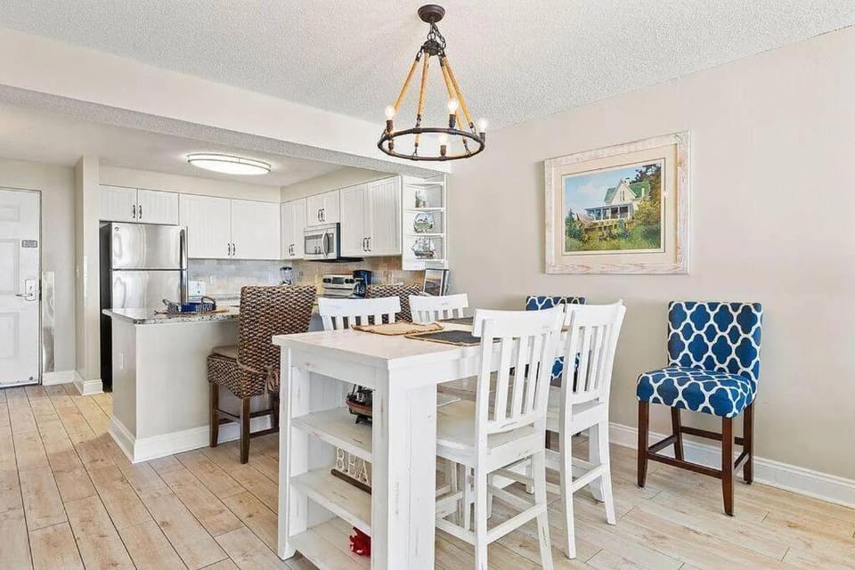 Kitchen or kitchenette, Dining area, minibar, pet friendly, stove