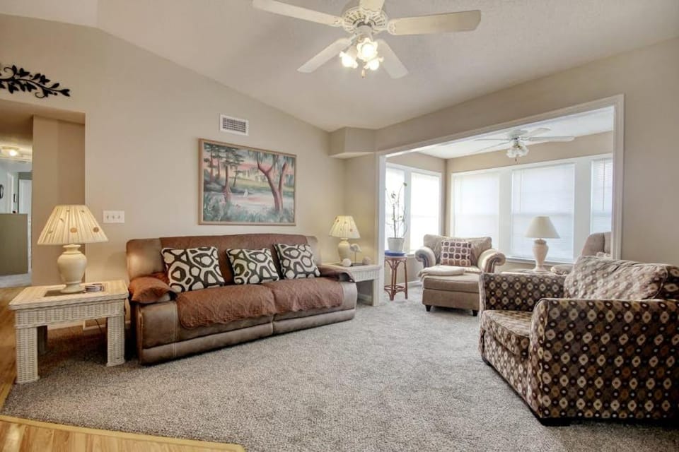 Southbridge Condos - J Apartment in Garden City