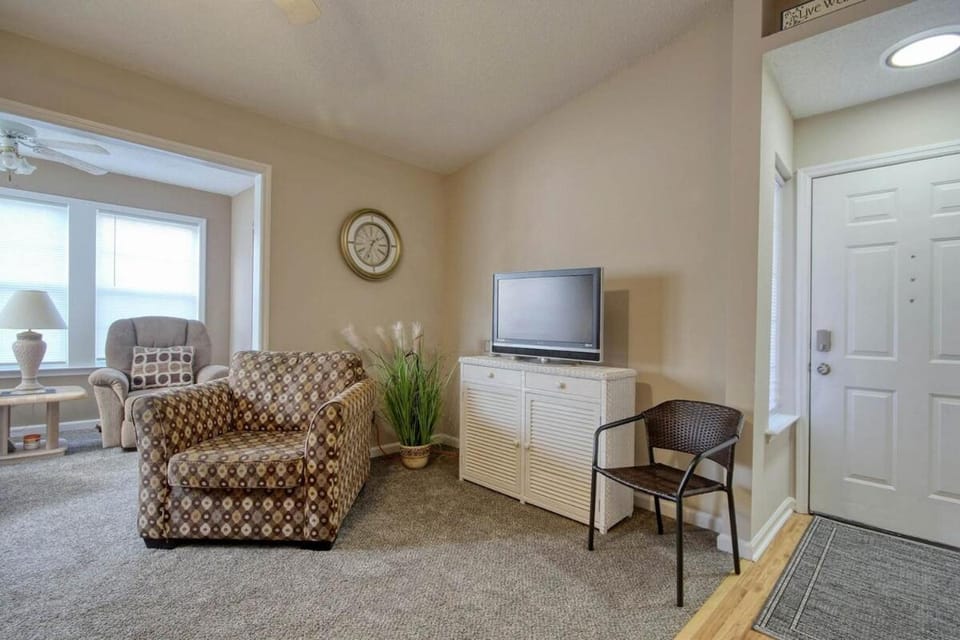 Southbridge Condos - J House in Garden City