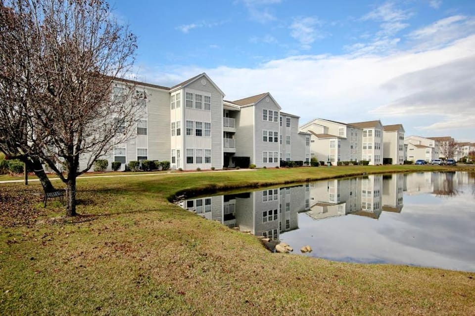Southbridge Condos - J Apartment in Garden City