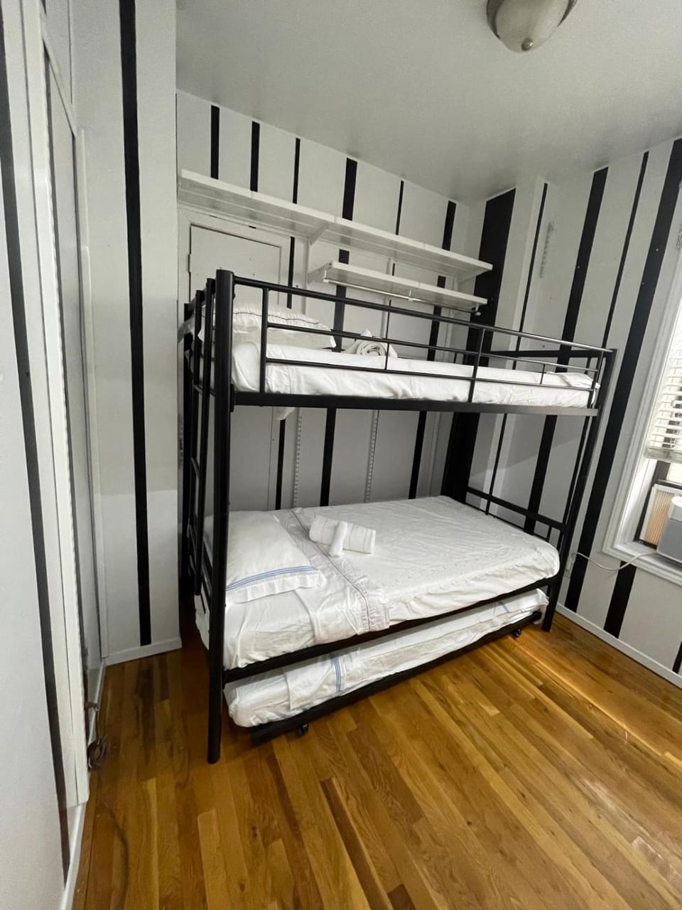 Photo of the whole room, Bedroom, bunk bed