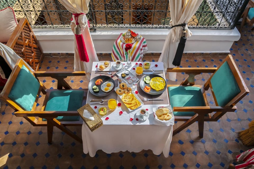 Restaurant/places to eat, Breakfast, Continental breakfast
