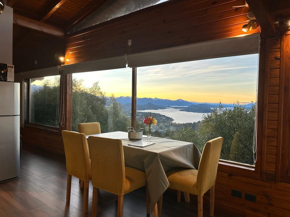 Cabaña de montaña en Cerro Otto con increible Vista al Lago House in San Carlos Bariloche