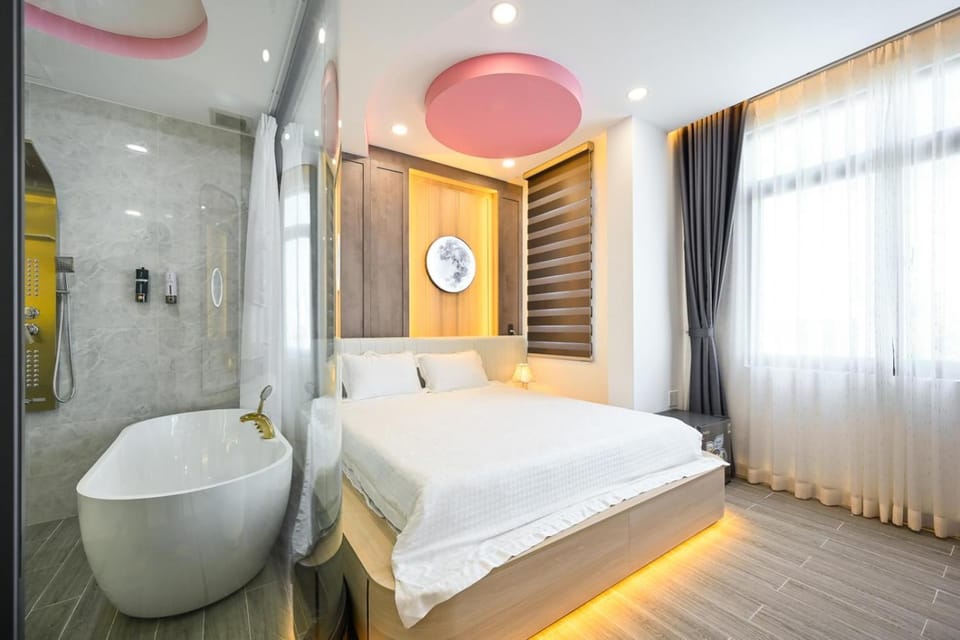 Bed, Photo of the whole room, Bath