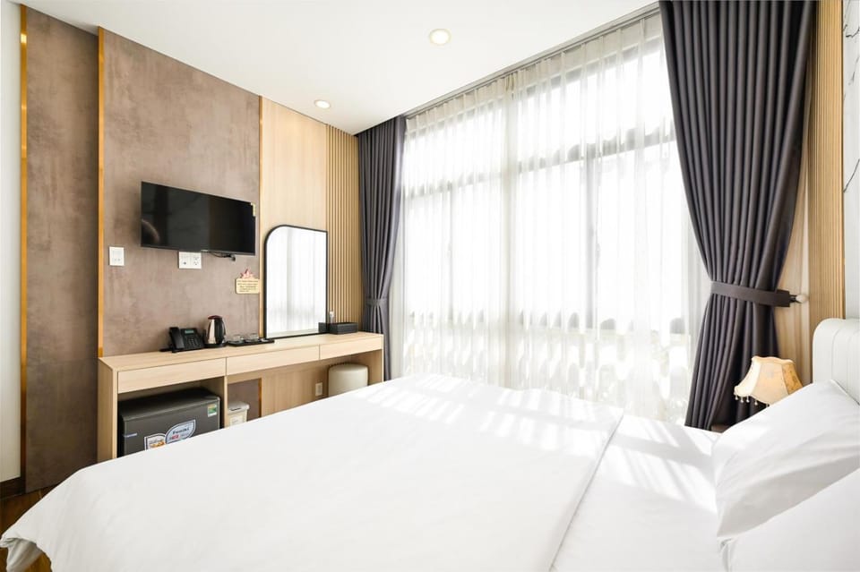 Bed, Photo of the whole room, hair dresser