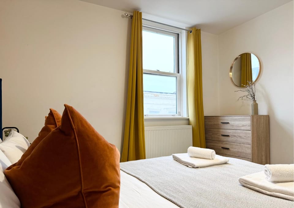 Modern 2 Bedroom Apartment for 6 Guests l Close transport links to central Apartment in London Borough of Hackney