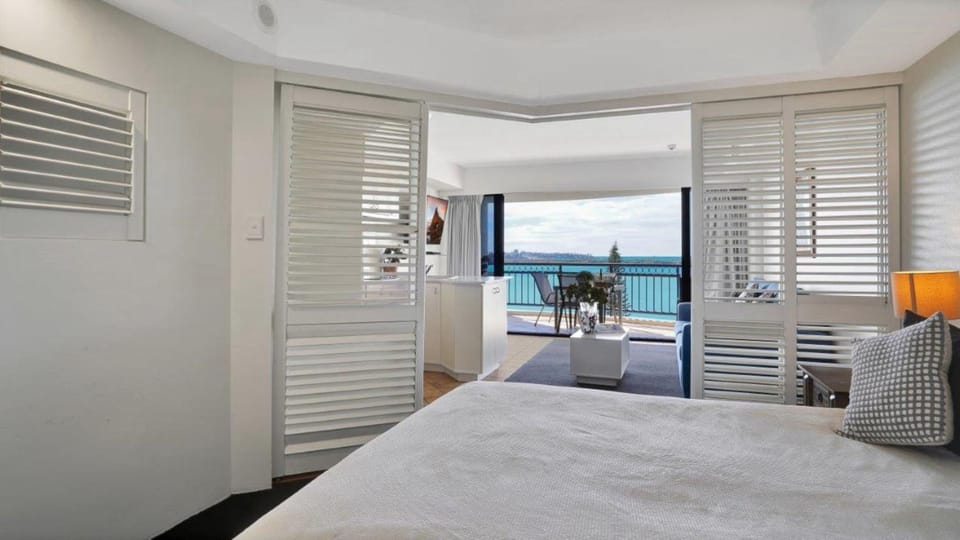 #812 Ramada Resort, Beachfront Apartment in Golden Beach