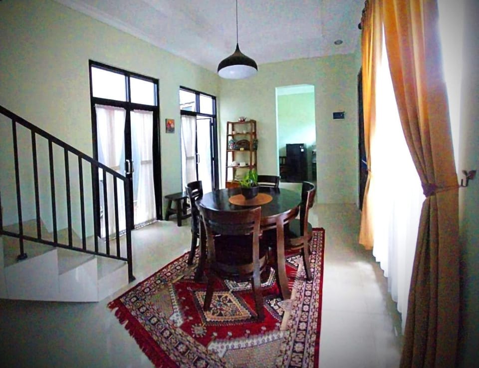 Seating area, Dining area