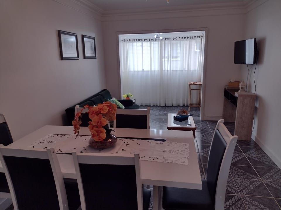 Communal lounge/ TV room, TV and multimedia, Living room, Seating area, Dining area, Evening entertainment