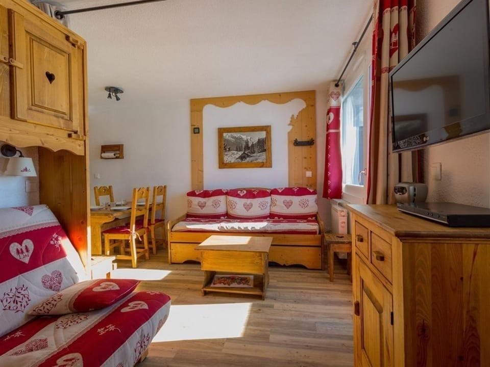 Appartement rénové style montagnard, 4 pers, balcon sud, skis aux pieds, centre Val Thorens - FR-1-637-61 Apartment in Les Allues