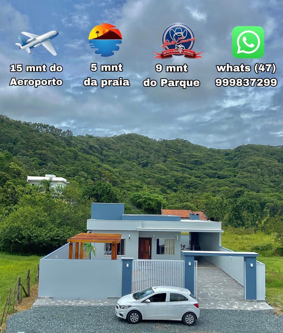 Facade/entrance, Day, Natural landscape, Mountain view, Parking