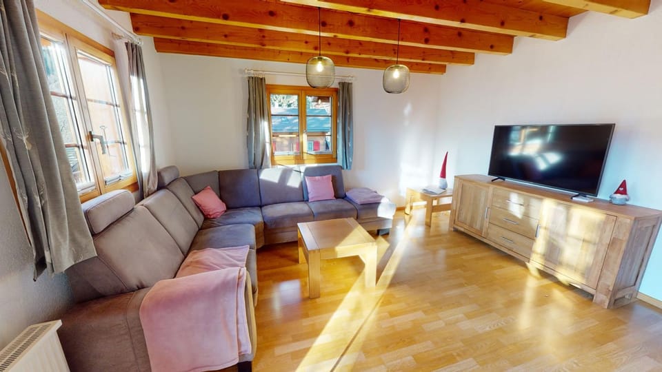 TV and multimedia, Living room, Seating area, Evening entertainment
