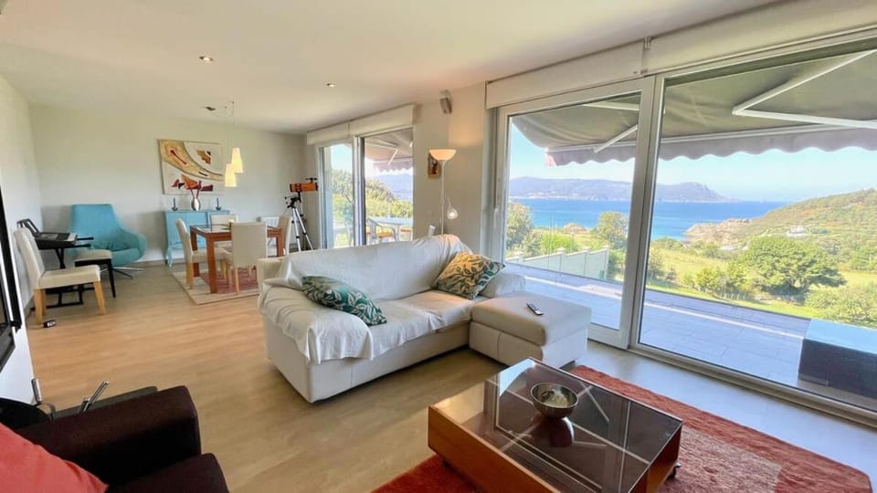 The Cliffs - Celtigos Blue Marine House in Galicia