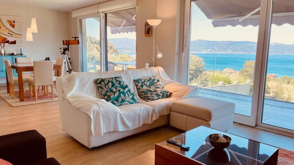 The Cliffs - Celtigos Blue Marine House in Galicia