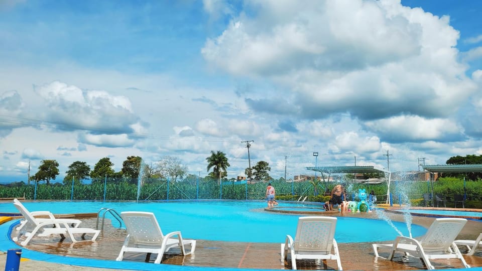 Day, Pool view