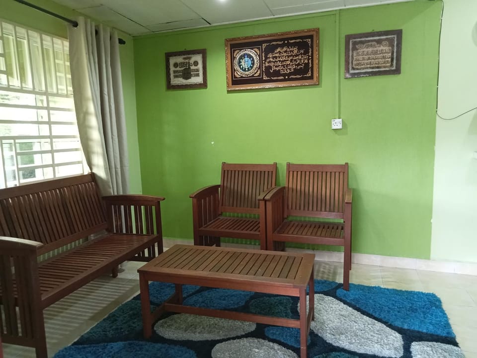 Ali Homestay Desa Permai Bukit Kuang House in Terengganu, Malaysia