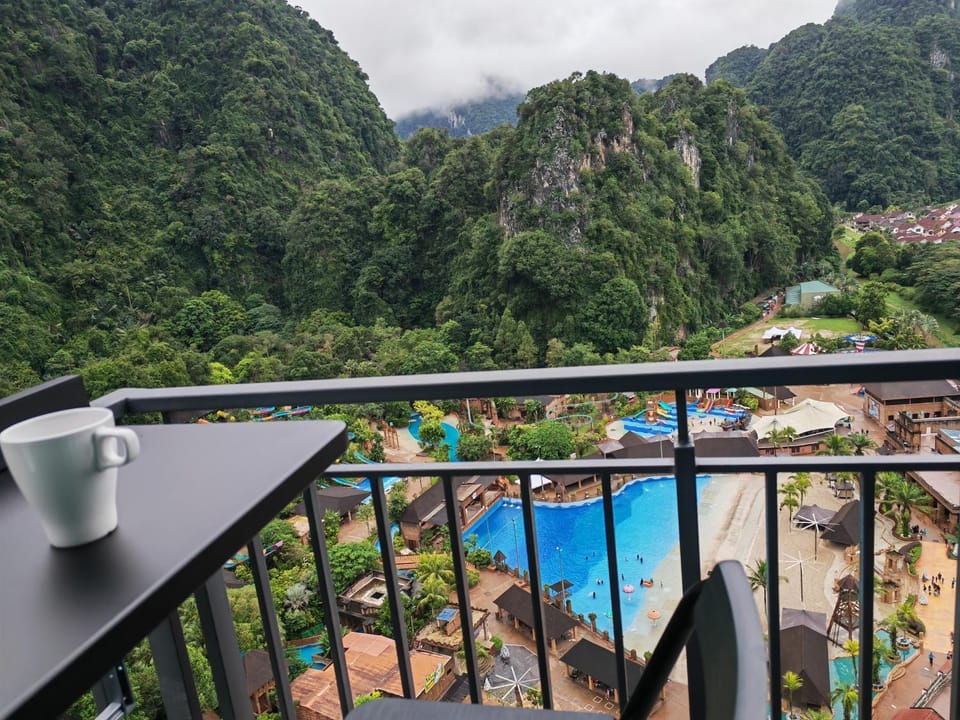 Balcony/Terrace, Balcony/Terrace, Mountain view