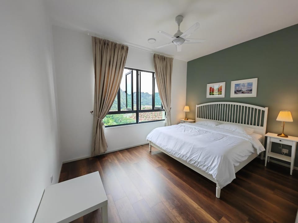 Photo of the whole room, Bedroom