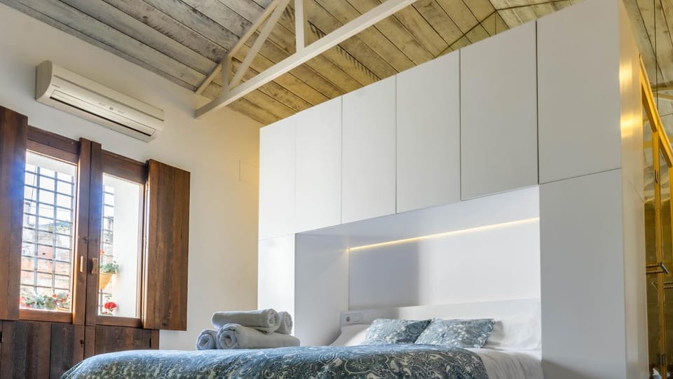 Bed, Photo of the whole room, Bedroom, wardrobe, air conditioner