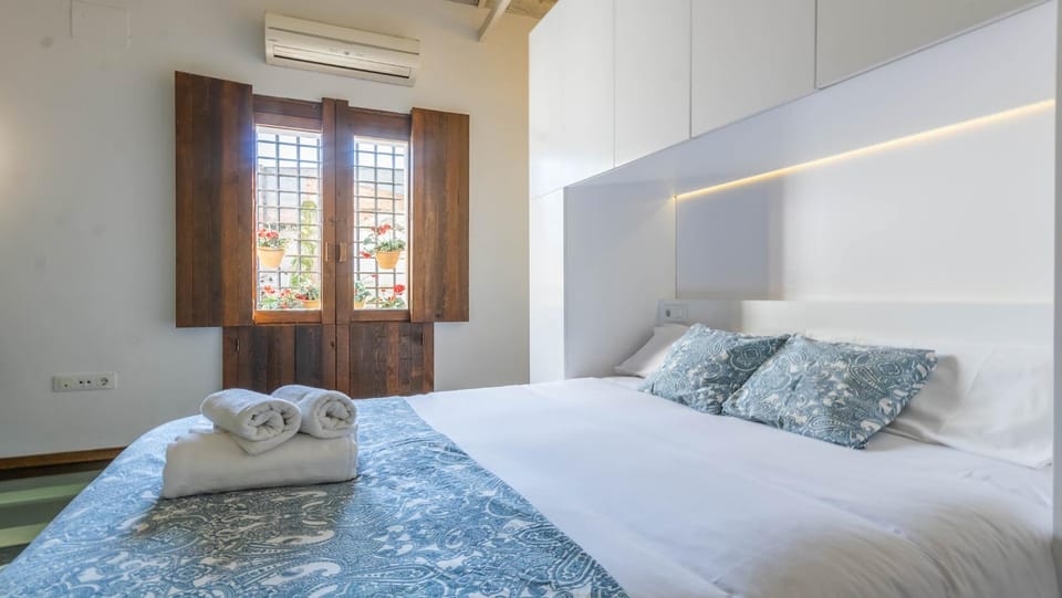 Bed, Photo of the whole room, Bedroom, towels, air conditioner