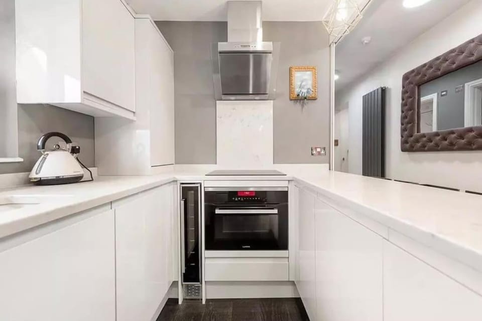 Kitchen or kitchenette, oven, stove
