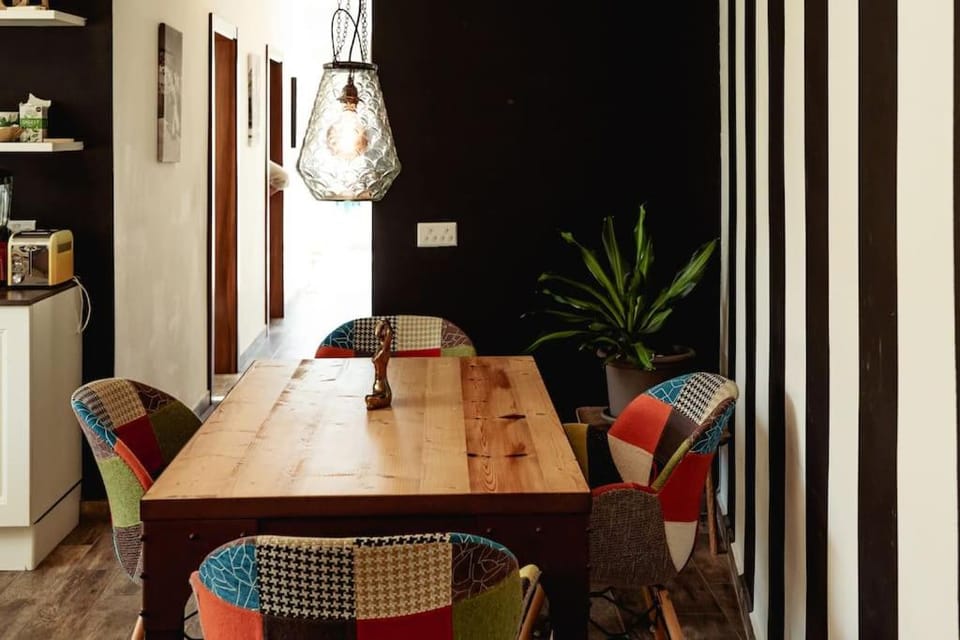 Kitchen or kitchenette, Seating area, Dining area