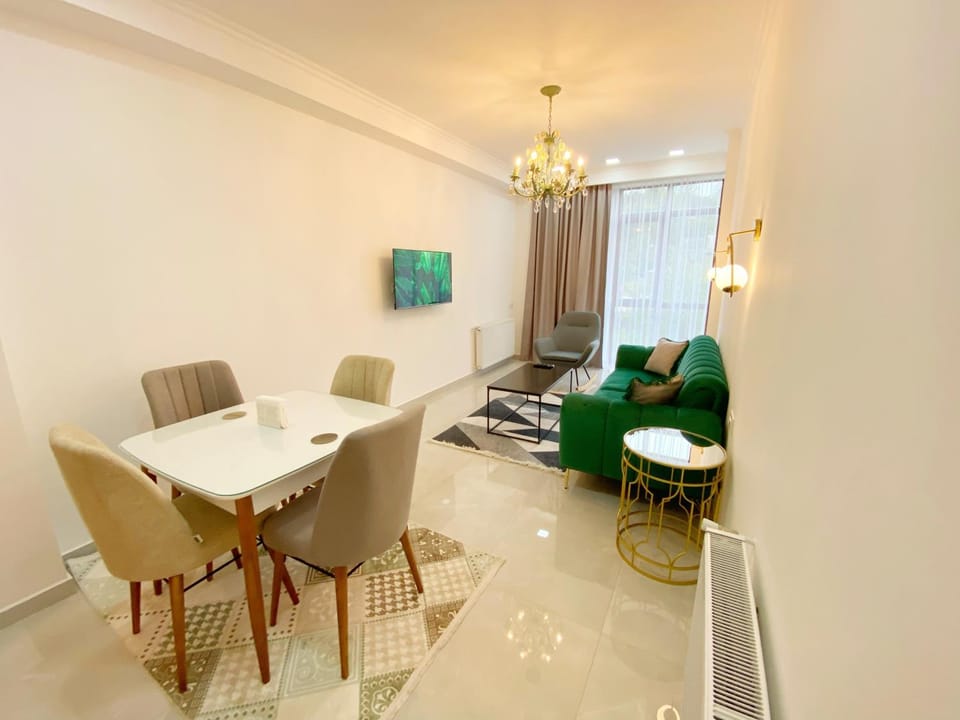 TV and multimedia, Living room, Seating area, Dining area