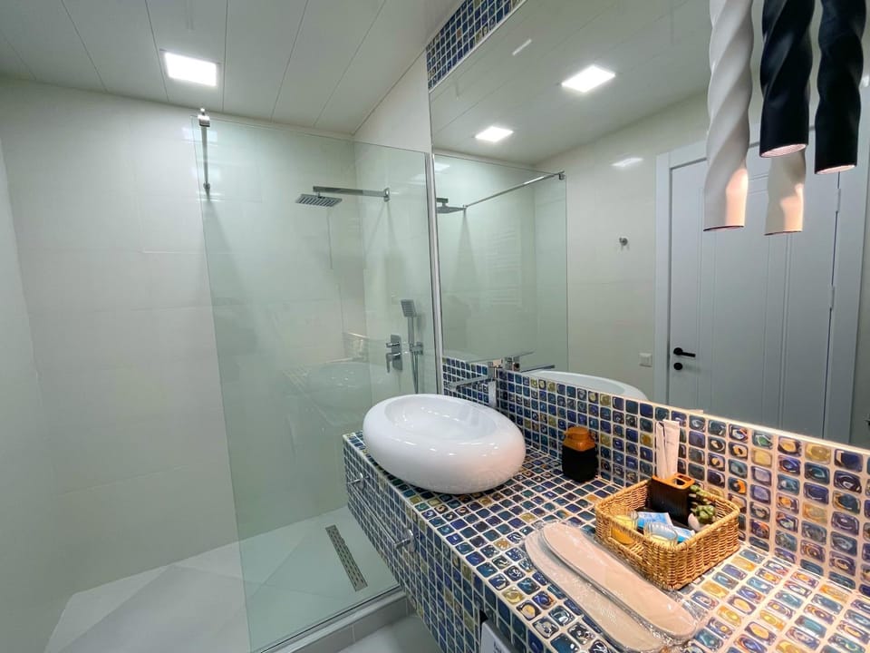 Shower, Toilet, Bathroom