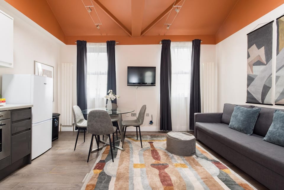 TV and multimedia, Dining area