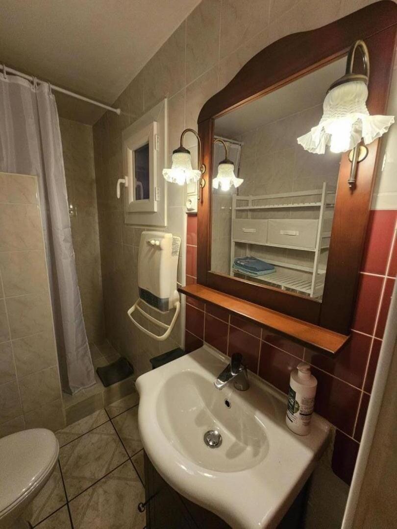 Shower, Toilet